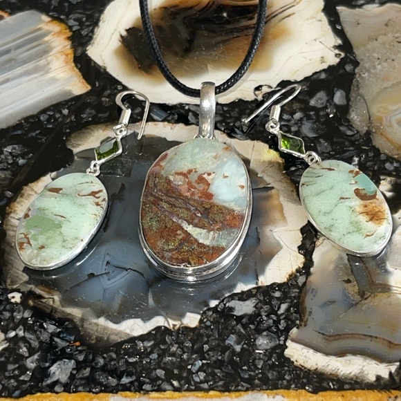 Chrysoprase Pendant & Earrings Set - Picture 13 of 17